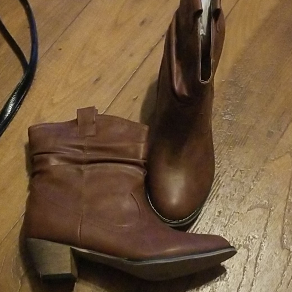 Refresh Booties - Picture 3 of 3